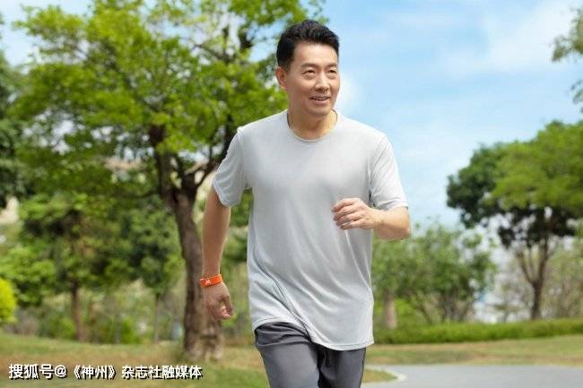 沃伦勒夫时尚运动手环掀起穿搭新风潮 沃伦勒夫手环成年轻运动族新选择