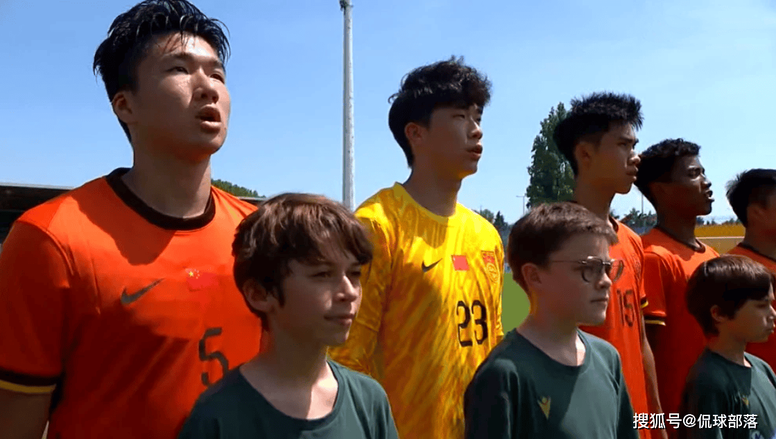 17岁国门炸裂一战:扑点球+8次神扑当选MVP,助U19国足升至小组头名